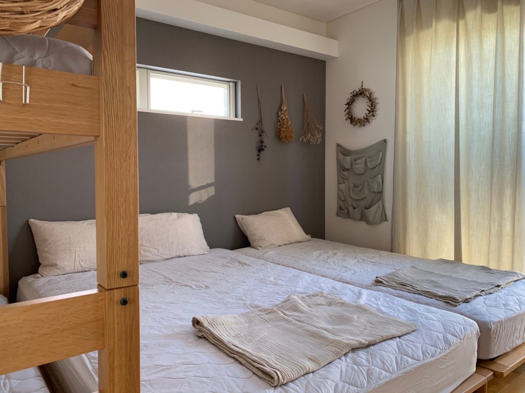 寝室に置く本棚のおすすめ14選 子ども部屋のレイアウトや低いタイプのおしゃれ実例 – margherita マルゲリータ