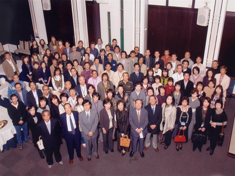 50代同窓会 おすすめの服装は？ホテルからカジュアル向けまで大人ドレスアップ