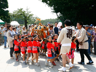 夏まつり子どもみこし～白樺町内会～社会福祉法人千歳市社会福祉協議会