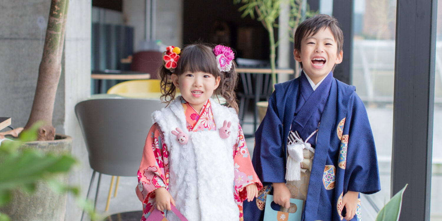 七五三 良く聞かれる質問にお答え!七五三の兄弟・姉妹の服装は何がいい?写真では着物がおすすめ!!トータルフォトスタジオトマト栃木県小山市の写真館です。七五三、お宮参り、成人式はトマトへ