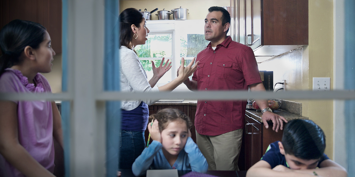 家庭内のけんか なぜ起きるのか