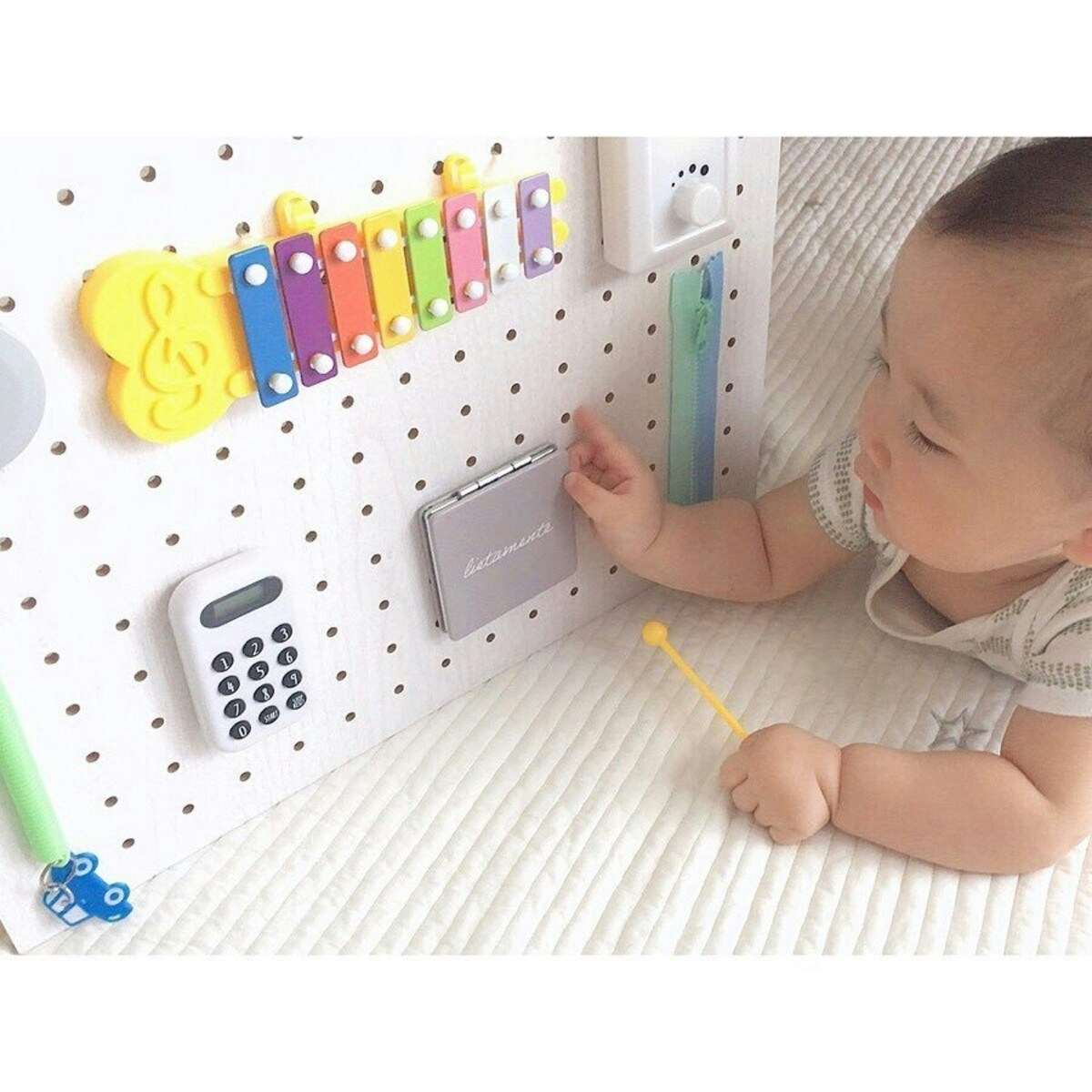100均 大流行中！手作り「ビジーボード」が子育てに大活躍と話題！ベビーカレンダ