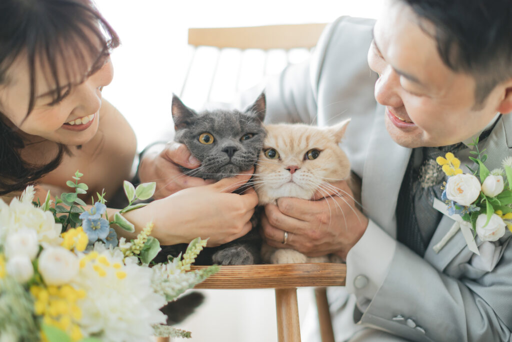 犬・猫ペットと一緒に撮るお洒落なウェディングフォトアイデア集