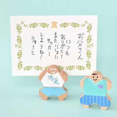 こんばんは🌝わたこ先生です☆ . 本日は 1・2歳児向け☆父の日製作🌼 丸シールを貼って美味しいビールを作ります🍺 .材料○画用紙○厚紙 ○丸シール 白色○リボン .道具○はさみ ○のり ○水性ペン ○穴あけパンチ ○クラフトパンチ 丸型. ○ねらいや
