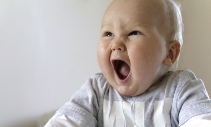 生後3ヶ月になった赤ちゃんが１日中泣いて甘えるので離れられません 笑