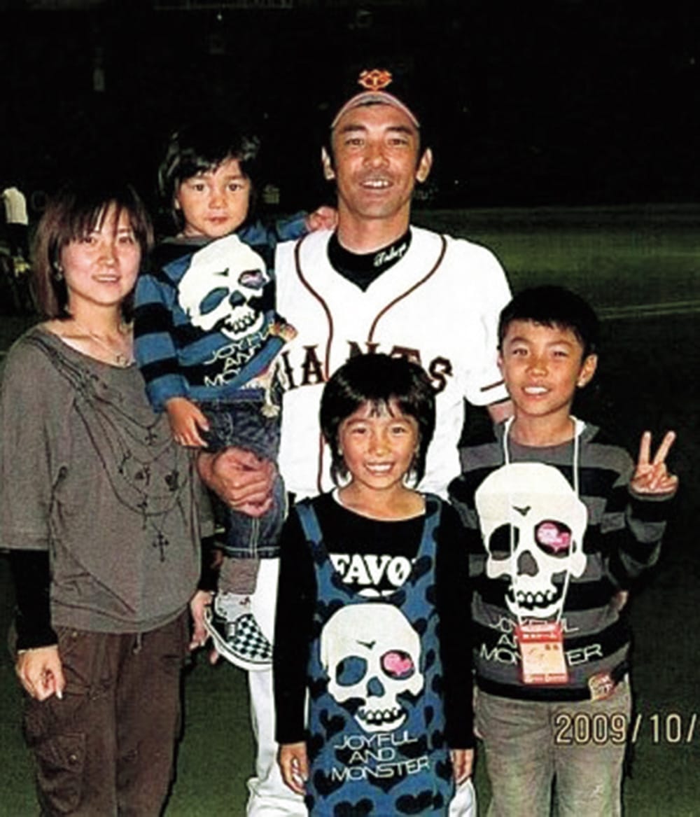 木村拓哉さんの誕生日、娘2人が「思い出の写真」で祝福。幼少期の娘に囲まれて会心の笑みハフポスト NEWS