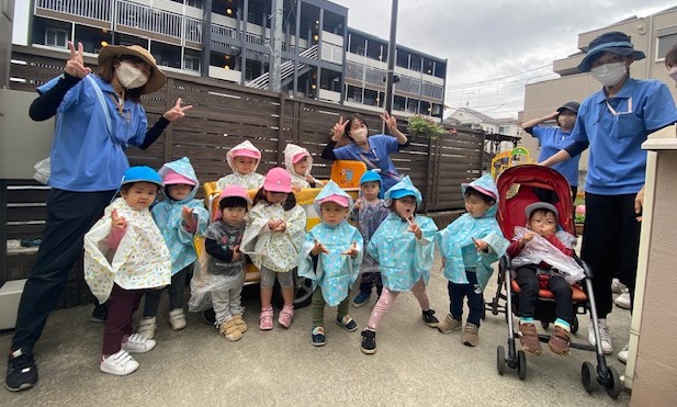 初めての保育参観・保育参加、服装はどうするべき？季節別コーデ例もVERY