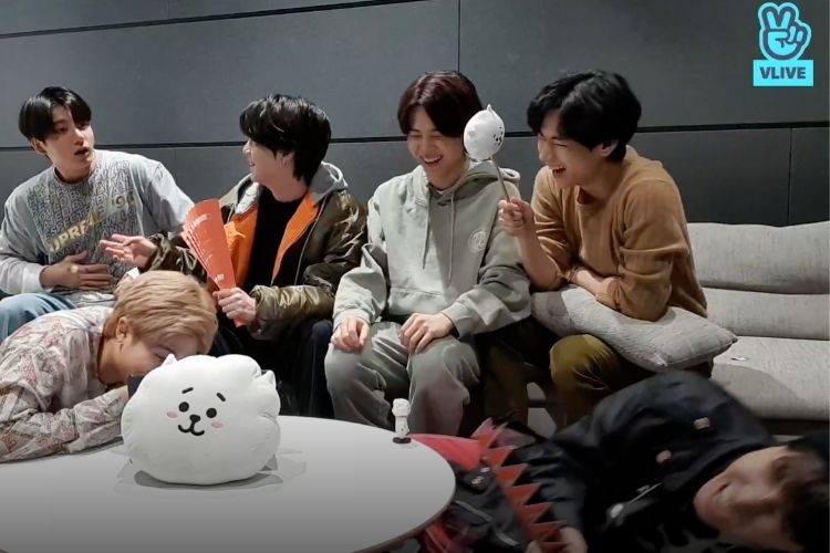 📍人気スポット情報釜山は、BTSのジミンとジョングクの出身地💜💜💜 ARMYが行きたい聖地巡礼スポットをご紹介♪---------------------------​ ✨MAGNATE 메그네이트 ジミンのお父さんが経営するカフェ。関連グッズや、BTSを感じる紫のメニューも💜 🚶釜山地下鉄2号線