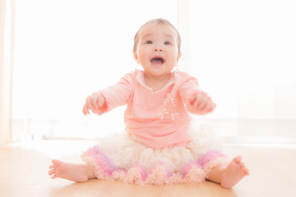 赤ちゃんはいつから笑う？笑顔のベビーフォトを撮るコツとタイミング 貸切型写真館プレシュスタジオ