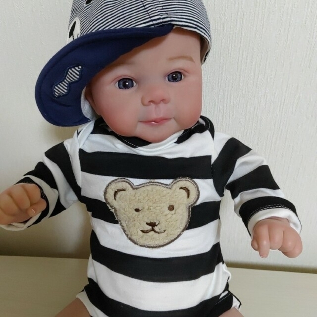 小さな小さな可愛い子発見しました😂 目がクリクリでやばい赤ちゃん 癒し 可愛い 小さい babycute