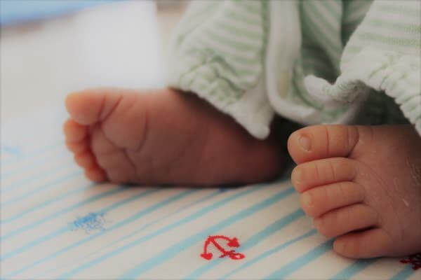 生後3ヶ月の赤ちゃんは何ができる？発育・発達と赤ちゃんとの過ごし方をアドバイス 医師監修Baby-mo ベビモ