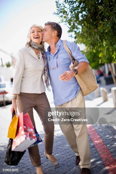 JO1・白岩瑠姫の手が頬に触れる ふたりの距離が縮まっていく瞬間を切り取った『夜きみ』場面写真ムビコレ映画・エンタメ情報サイト