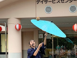 敬老会や敬老の日のイベントを盛上げた高齢者向けマジックショー事例出張マジックショーや社内や組合イベント企画株式会社ワイズリーアンドスロウ