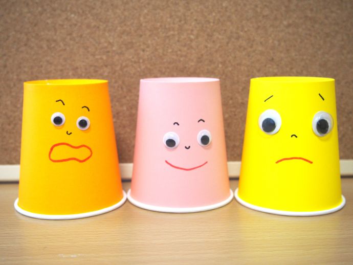 乳児さんが楽しめそうな手作りおもちゃアイデア集〜0、1、2歳頃の興味関心・発達に合わせた手作りおもちゃの作り方まとめ〜保育と遊びのプラットフォーム ほいくる