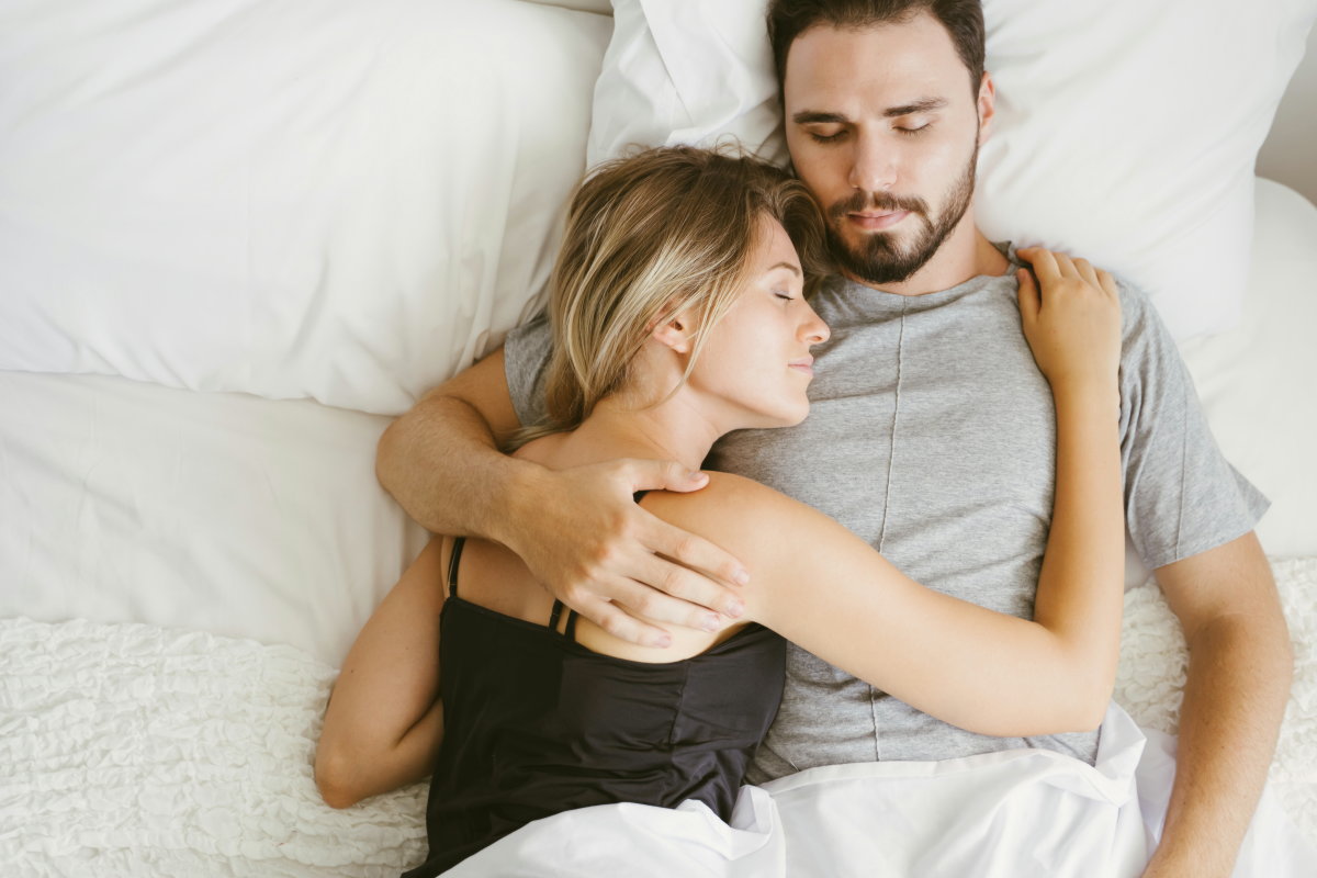 カップルの親密度は寝相でわかる?2人の深層心理や相性をチェックMERY