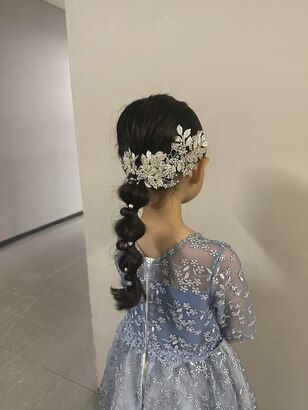 即納 子供髪飾り カチューシャ ピアノ発表会 ヘアアクセサリー 誕生日プレゼント 七五三 ダンス演出 結婚式 花冠 フラワーガール 二次会 お宮参りパーティー髪飾りKleelady