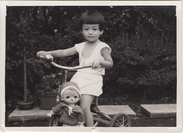 しょうやんママ三男と昔の私。 髪型まで同じ 😂 そして昭和感あふれる写真に 歴史を感じるInstagram