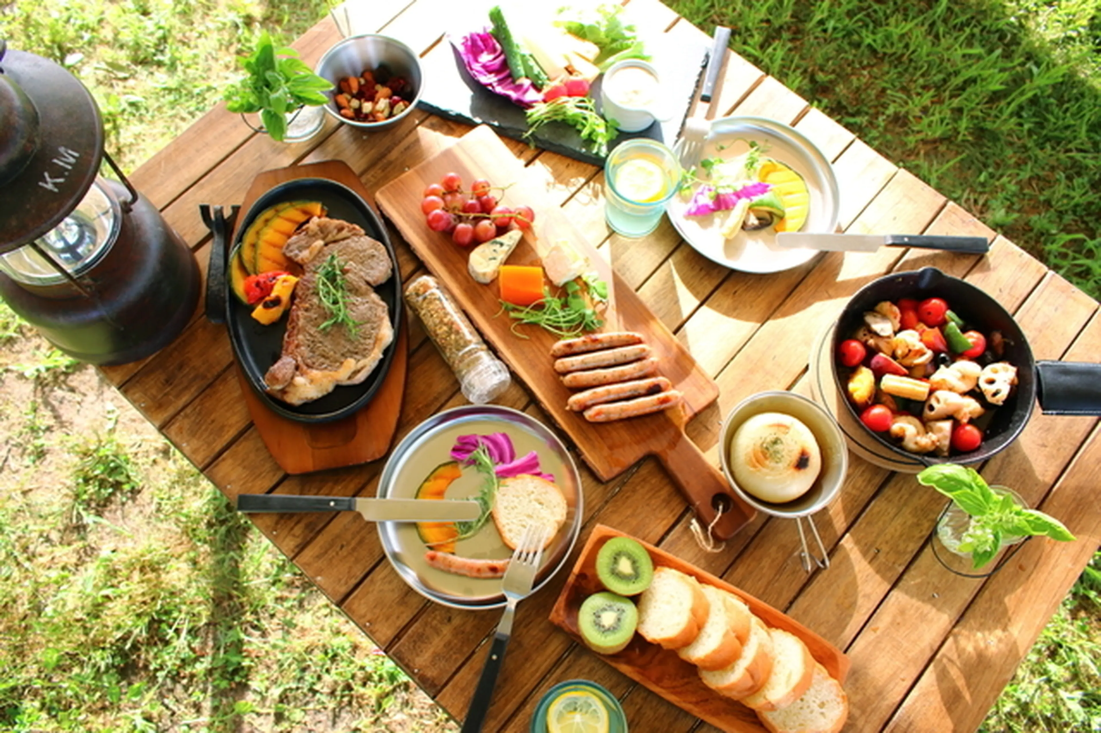 肌寒い春キャンプにおすすめ！冷えた身体が温まるキャンプ飯レシピ3選：あさってキャンプ