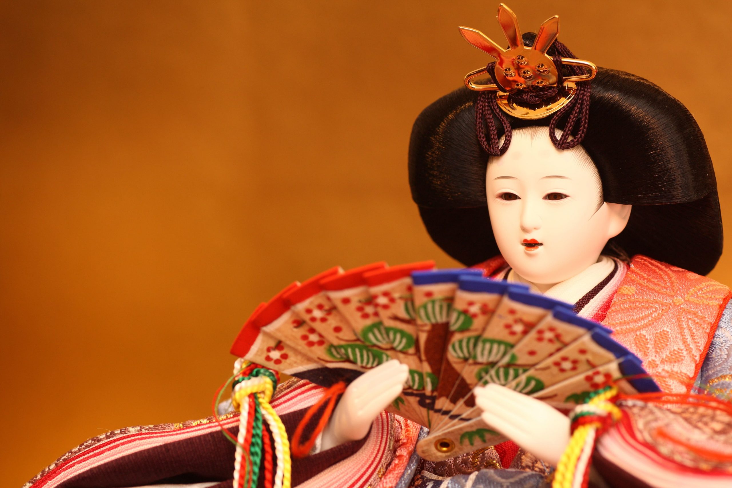雛人形の三人官女それぞれの眉や顔、道具・持ち物の違いを解説