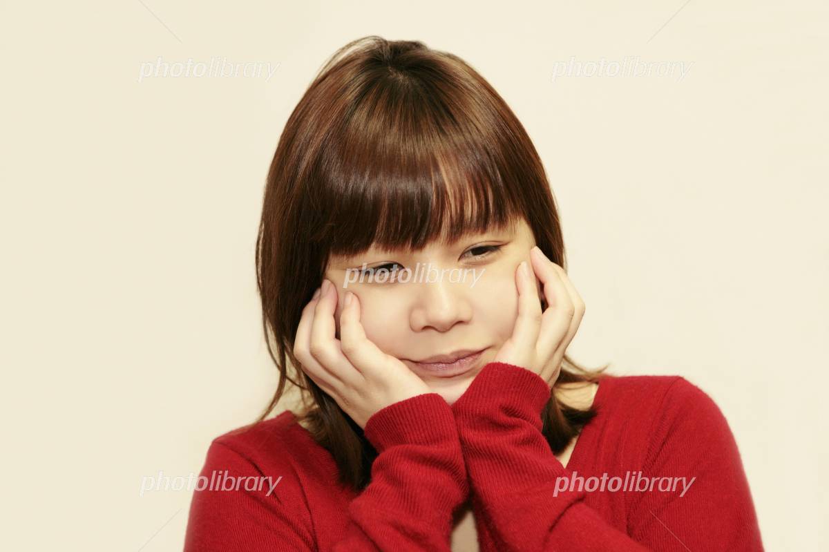 両頬に手の写真素材写真素材なら「写真AC」無料 フリー ダウンロードOK