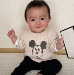 お座り安定してきました🙌💕 それにしてもイケメン 笑イケメンイケメン男子イケメンすぎるイケメン赤ちゃん二重パッチリパッチリ二重親バカ親バカ部親バカ部男の子親バカパパパパパパスタグラム育児ベビスタグラムbabybabyboy