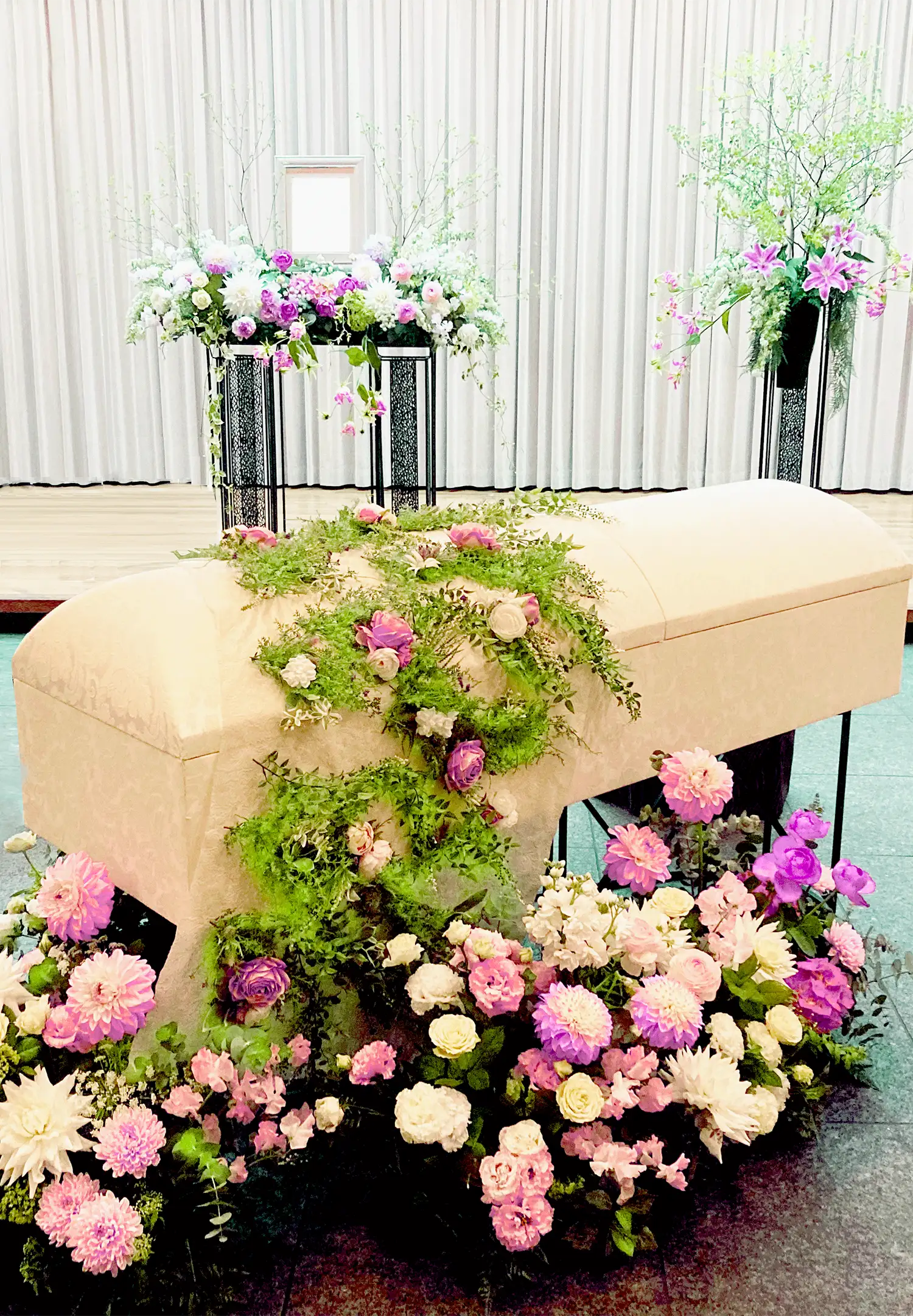 きれいに旅立つお葬式 花祭壇シンプルプラン60 - 八王子市の葬儀・家族葬はキクヤセレモニーきれいに旅立つお葬式