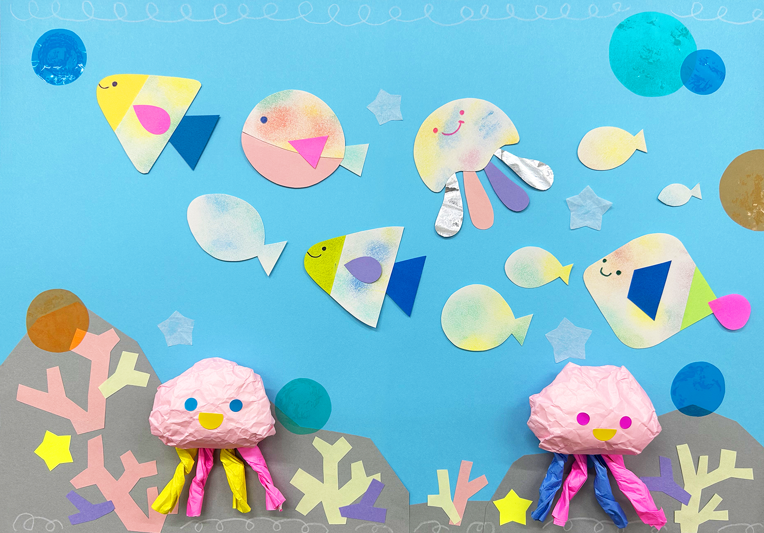 無料ダウンロード型紙で「海の生き物 マンタ」の壁面飾りを作ってみた！ 保育園 幼稚園 介護施設 デイサービス 壁面装飾 製作壁面飾り型紙工房