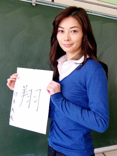 伊東美咲さん 40代の今も変わらず美しい！20代から愛用する美の名品を公開美ST ONLINE