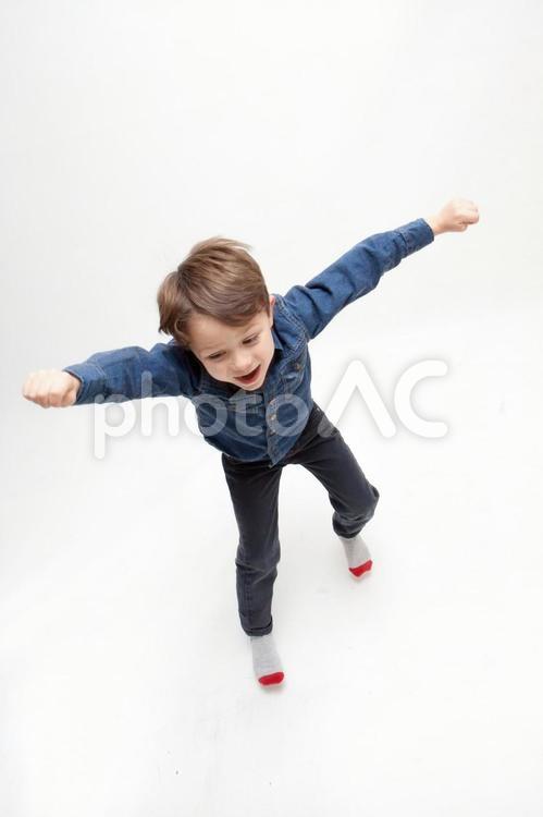 考えるポーズの子供 写真素材1472294- フォトライブラリ