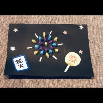 園の造形指導, 5歳児から１歳児まで、それぞれの花火壁面が完成🎆,アトリエペタタ,保育園造形指導,幼稚園造形指導,絵本から広がるアート ,のびのびアート,絵の具あそび,花火の壁面,壁面制作,5歳児製作,4歳児製作,3歳児製作,2歳児製作,1歳児製作