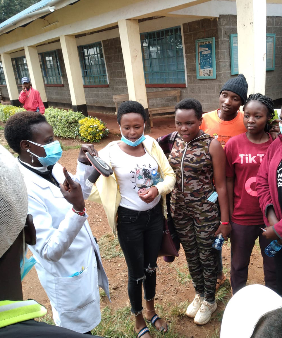 ケニアに実在する「男子禁制村」クーリエ・ジャポン