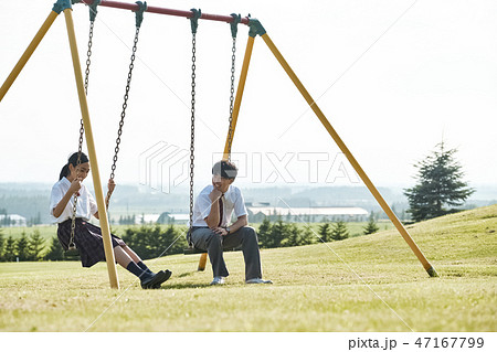 高校生カップル カップルフォトは後ろ姿を撮ると エモさ増し😉🤍 🟠photo by⚪️ @ma.na098 @future4891@_aug.20 @minami7970 −−−−−−−−−−−−−−−−−−−−−−−−−−−− Nomdeplumeで紹介させていただける写真を募集中🧚♀️💜 素敵な写真が撮れたら