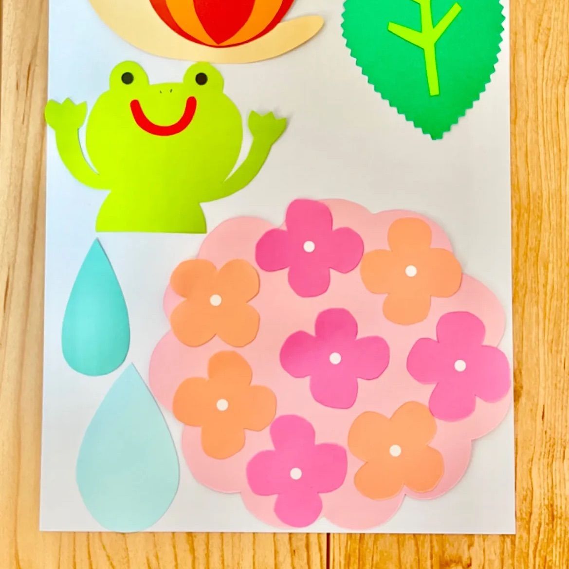 おりがみで作る「あじさいの吊るし飾り」高齢者介護をサポートするレクリエーション情報誌『レクリエ』