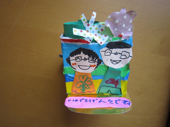 敬老の日のはがきを保育園や幼稚園で製作！メッセージ例文も紹介♪