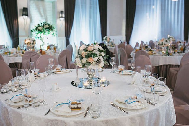 アイテムやポーズが技あり！ 写真が映えるテーブルラウンド演出アイデアゼクシィ