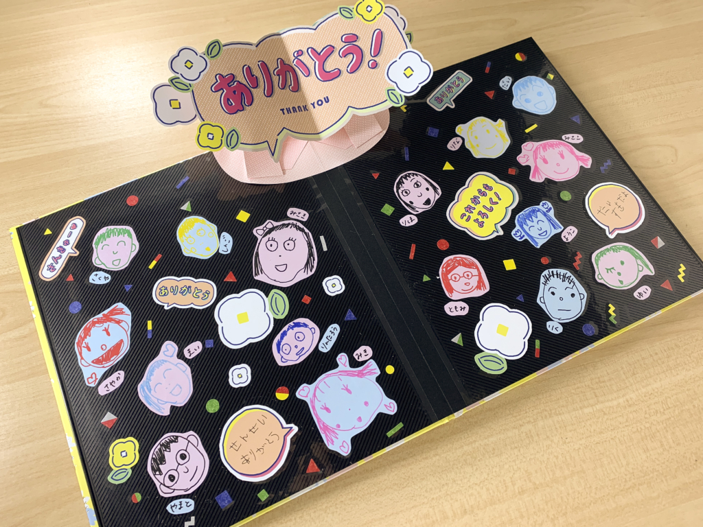 楽天市場 寄せ書き アルバム 一言 おすすめ 人気 先生 贈る 幼稚園 卒業 卒園 感謝 メッセージ オリジナル 2l 写真 寄せ書き+メッセージカード＋2L写真が入る 手書き記念 写真台紙 プレゼント ギフト おしゃれ かわいい シンプル 謝恩会 お別れ会 送別会 日本製