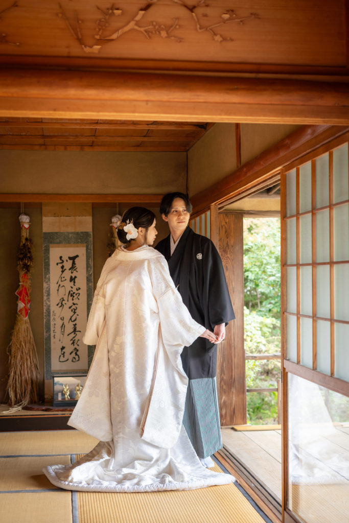 婚礼衣裳・小物白無垢 色打掛 引き振袖 かんざし アンティーク ヴィンテージ レンタル和装 結婚式 着付け ANTWERPBRIDAL アントワープブライダル 代々木八幡 東京 レンタル白無垢 色打掛 打掛 白 ホワイト 金色 ゴールド iro033 桜におしどり