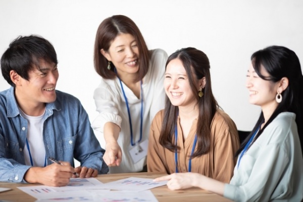職場の異性と仲良くなりたい「女性も男性も年上も年下も