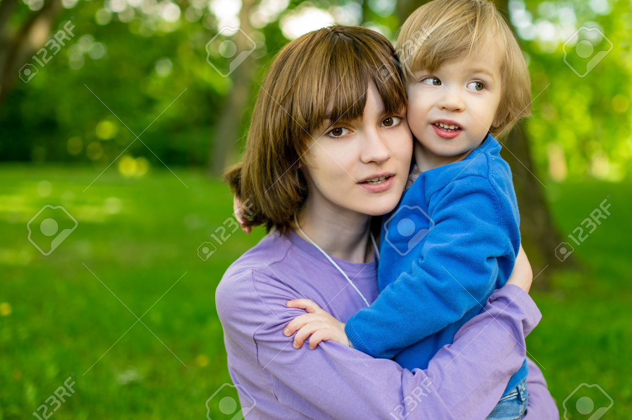 お姉ちゃんをチラチラ見てくる弟 その後の行動に「可愛い」「お姉ちゃん大好きっ子な弟くん」の声 – ほ・とせなNEWS