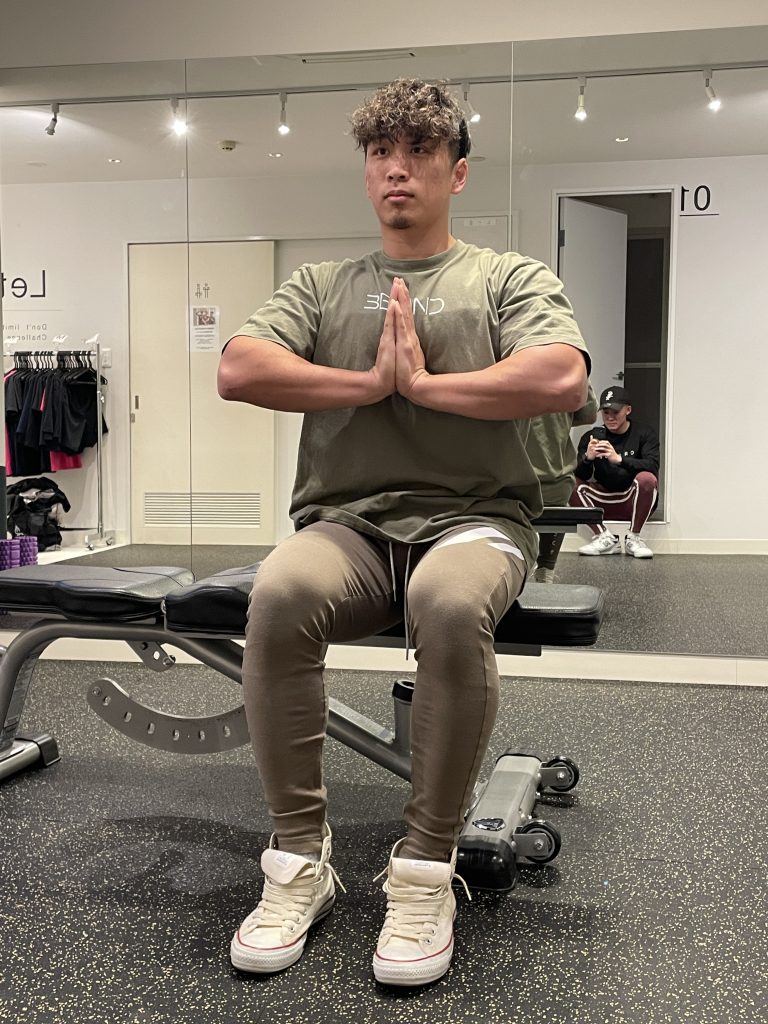 5分でOK! 大胸筋を鍛える基本のポーズでボリューム美胸にダイエット、フィットネス、ヘルスケアのことならFYTTE-フィッテ