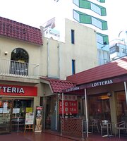 花の道」は宝塚大劇場へと続く！美しい景色と共に“歌劇の街”を堪能しよう 兵庫県・宝塚市 │地域情報サイト まちめぐ