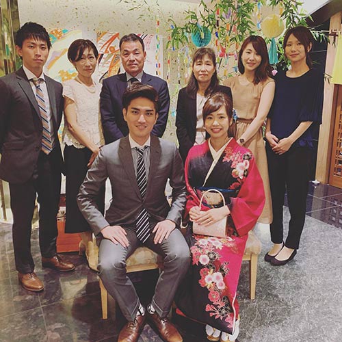 顔合わせの服装はカジュアルでOK?服装選びで気を付けるポイント│家族の集いジャーナル