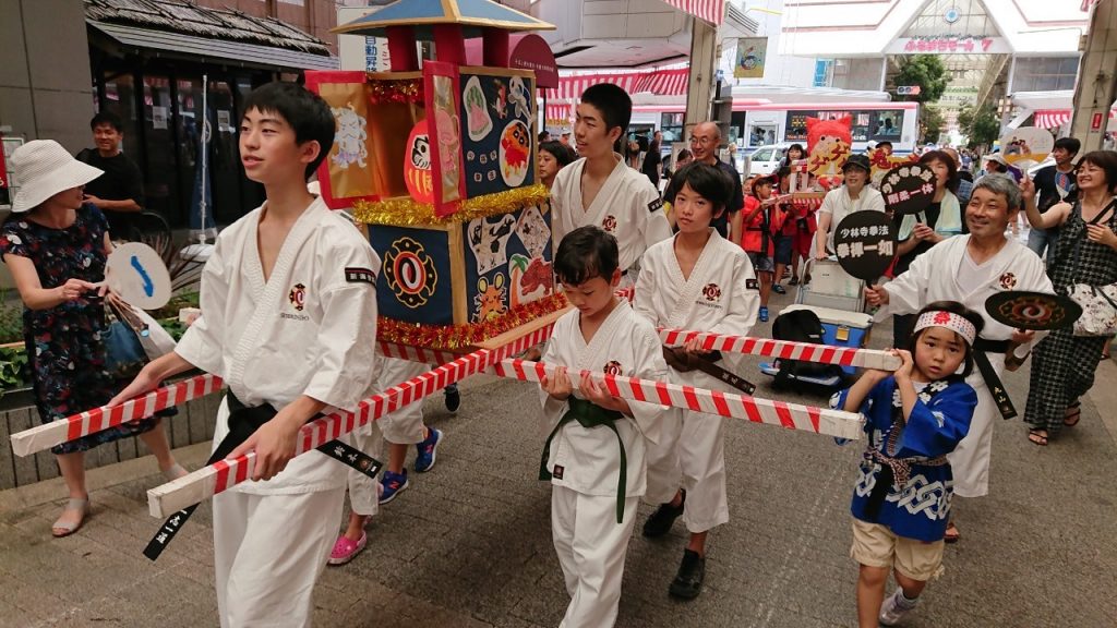 子どもみこし巡行 伊万里市