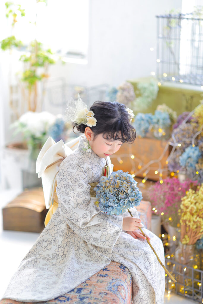 七五三 七歳の定番ポーズ ～2023年秋予約はお早めに～五反田の老舗写真館 岡崎写真館