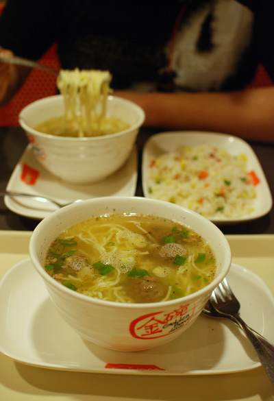 茨城県龍ケ崎市の閑静な住宅街のなかに佇む『ARCHE アルシェ 』。1日1組限定の貸切です。1700坪もの敷地に広がるガーデンを活かした様々な演出を行うことができるので、開放感たっぷりの 結婚式を楽しむことができます。 - アルシェの結婚式をプレゼント！結婚式