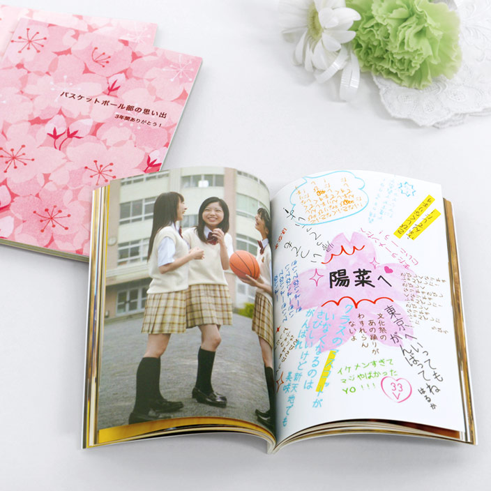 おしゃれに思い出を残そう🎀リフィルアルバムの作り方を紹介📷🤍 ・ꔫ・ 「リフィルアルバム」って知ってる？👀 エモくおしゃれに 思い出を残すことが できるアルバムのことで 友達や恋人へのプレゼントにも人気❤️‍🔥✨ 今回は作り方も紹介していくよ