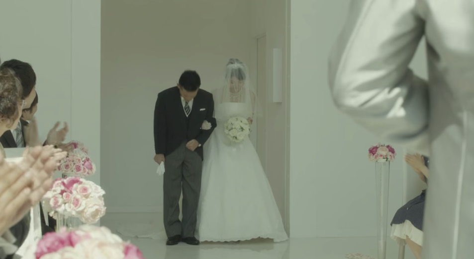 嫁いでいく娘と父親の写真に『１３万人』が感動！ 「ガチで泣いた」 – grapeグレイプ