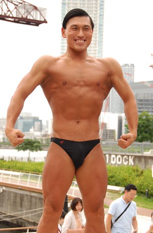 パパにムキムキとニコニコ🦊 ひんやりのんびりしてたら👨がきた😠 ニコニコしたりムキムキしたり忙しい😂❤️しばいぬ柴犬shibainushibadogshibaloveshibamania犬のいる生活柴犬のいる暮らしいぬすたぐらむしばすたぐらむ柴犬ぽてとムキ柴