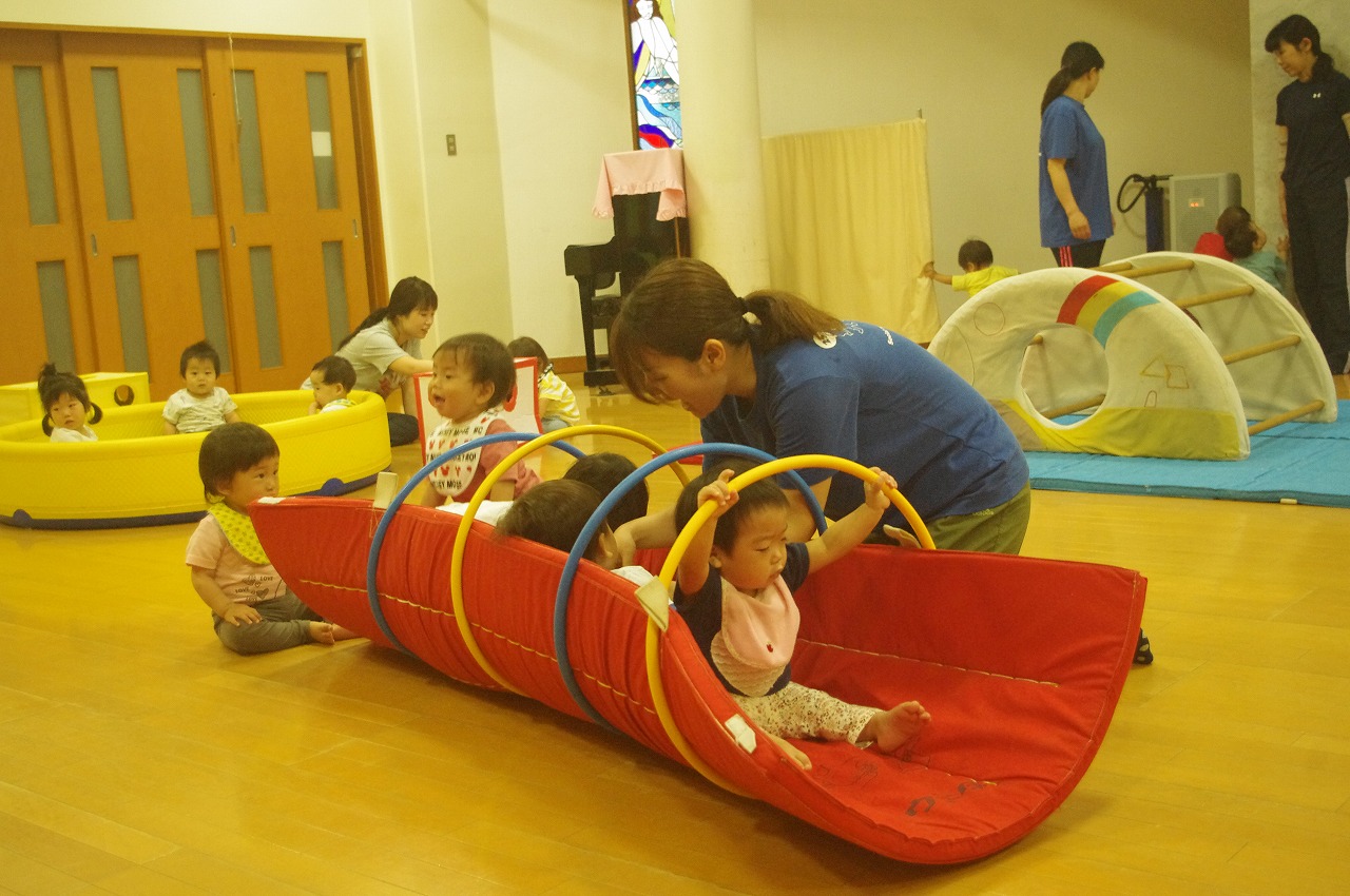 雨の日の保育室内遊び・今日の年長組の子ども達の様子