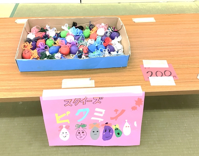 子育てひろば「お買い物ごっこ」さんわ保育園明日11月26日は さんわ子育てひろばのお買い物ごっこです！ ケーキ屋さん、おもちゃ屋さん、バック屋さんなどがありますのでお楽しみに☆ 子育てひろばは、親子の遊びの場、 保護者同士の交流の場としてご利用